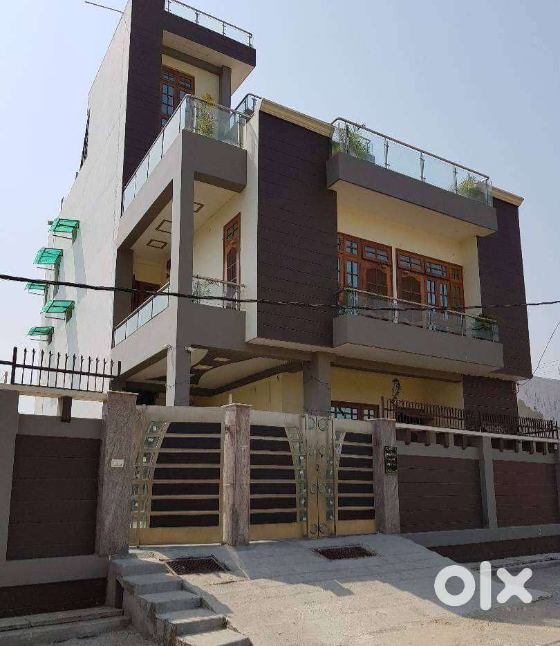 FOR FAMILY: 2 BHK flat Near Amity University