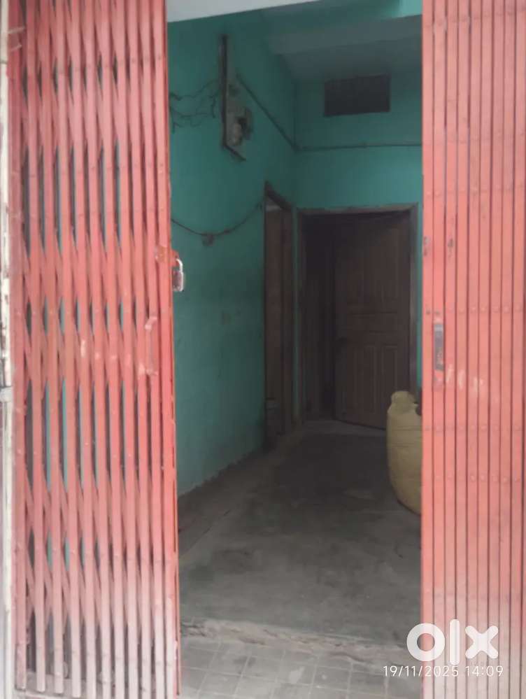 Family flate for rent in kg road ara dr Rungta gali