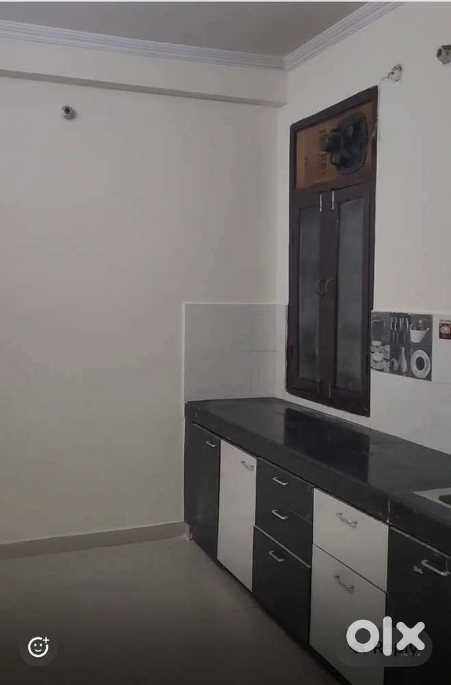 3 bhk semifinished flat on rent in sec-8 Indira nagar for job person