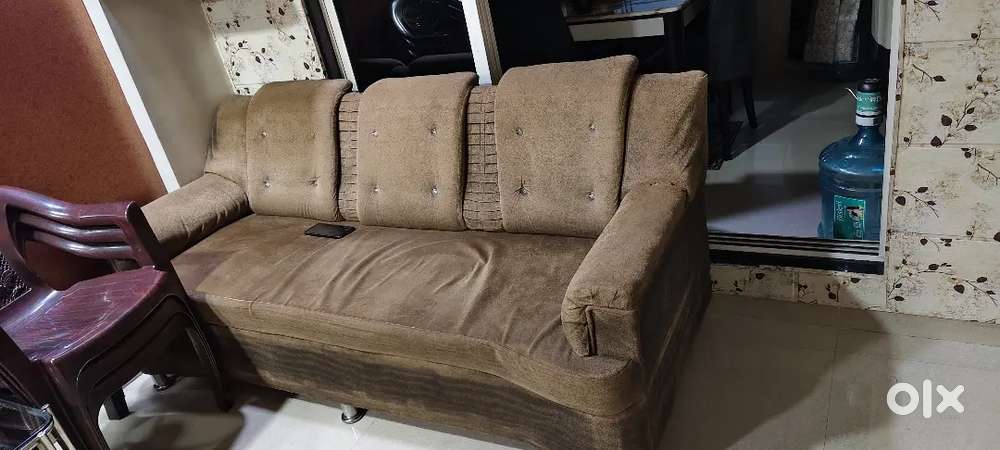 Stylish & Comfortable 5-Seater Sofa Set for Sale – Excellent Condition