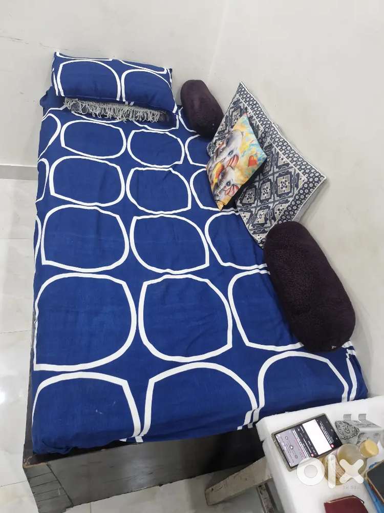 Sagwan wood single bed with boxes