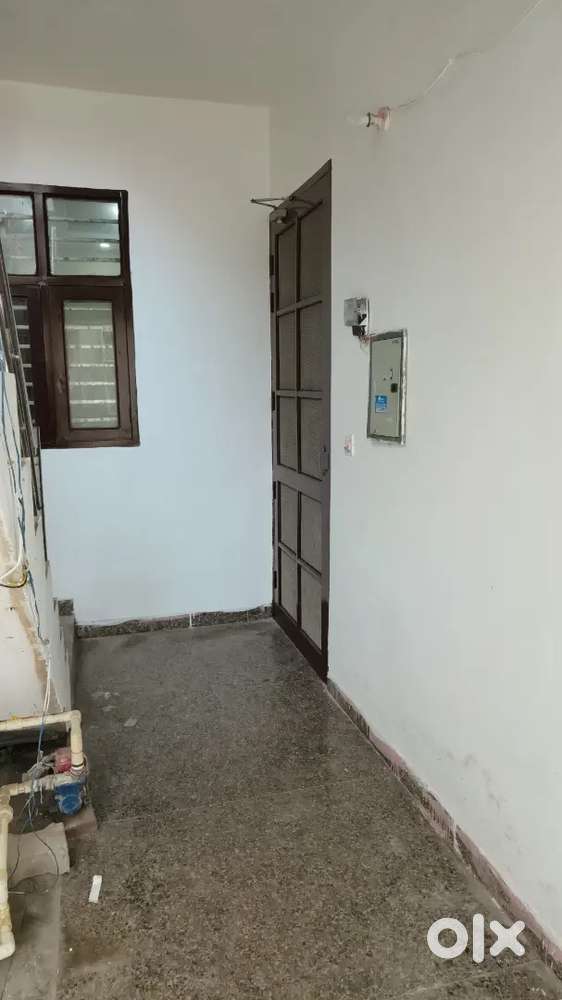 Heart of City Zirakpur near by All Facilities  Railway station Airport