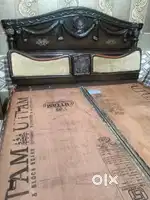 Duble bed box wala hai, ok condition mai hai,