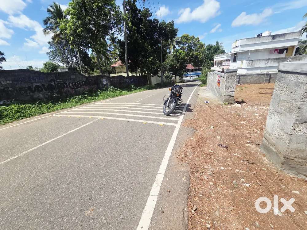 Trivandrum srekarym powdikonm main road frontge plot