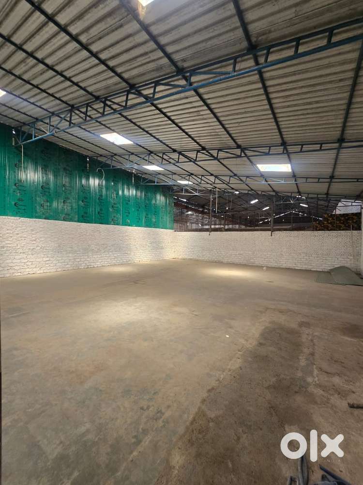 this is 2700 sqft gowdown avilable for rent in kunvavala