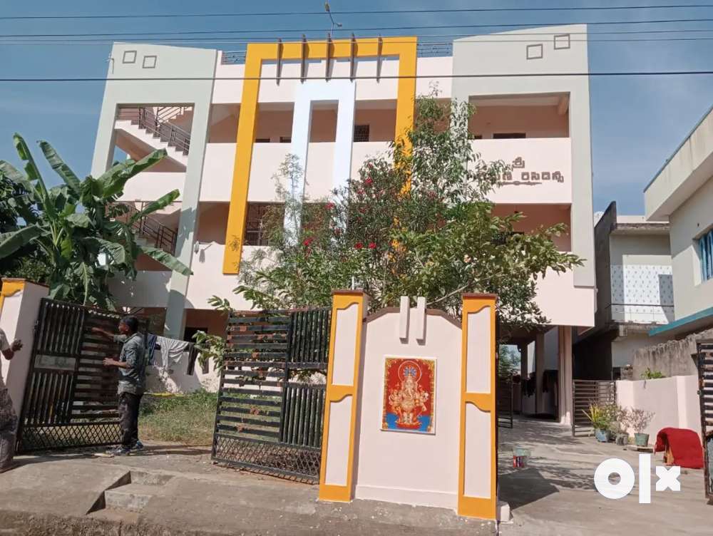 Well constructed 7 years ready to move building in Prathipadu,