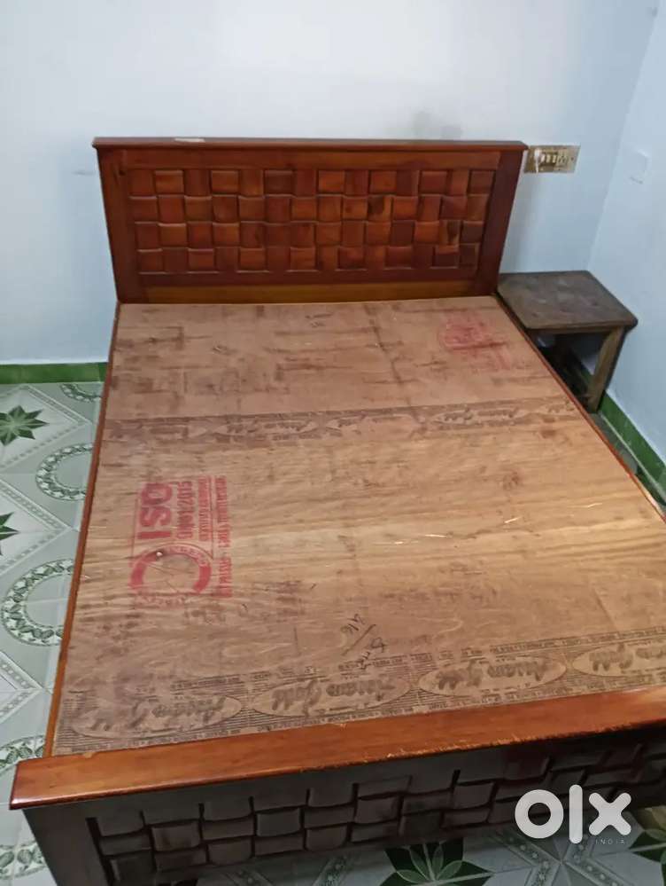 Bed and Cot ( 6.5 x 5.5 ft)