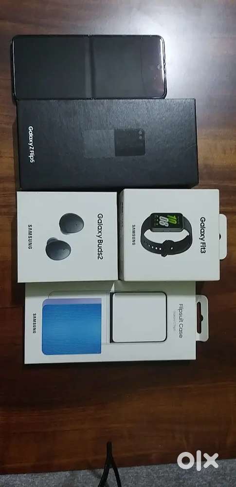 SAMSUNG Z FLIP 5 , BUD, FIT 3 BAND & ORIGINAL CASE