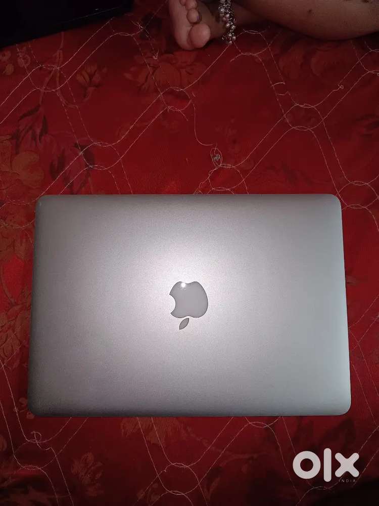Apple Macbook Pro 13.3 Inch i5 Core 8gb/128gb
