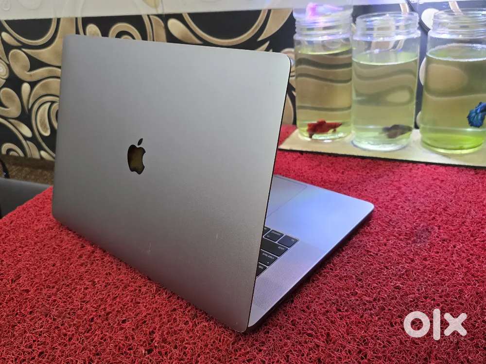 Apple Macbook Pro i7/16/256gb SSD 5.5gb Graphics 15inch Retina Display