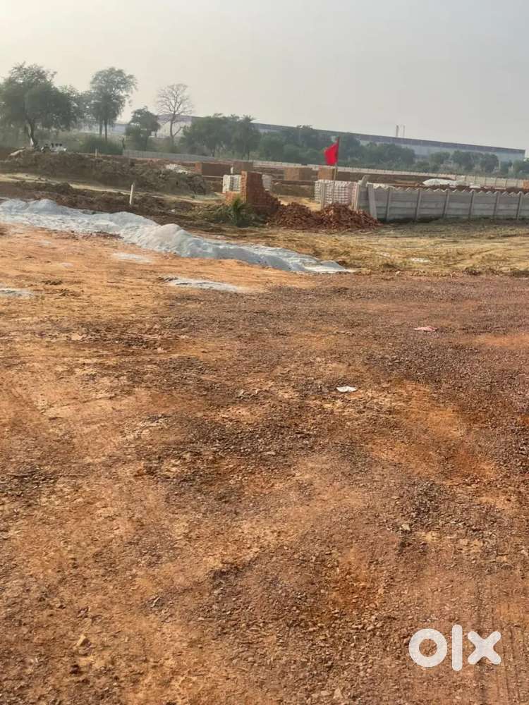 road on road  gatted sosaity 30ft road