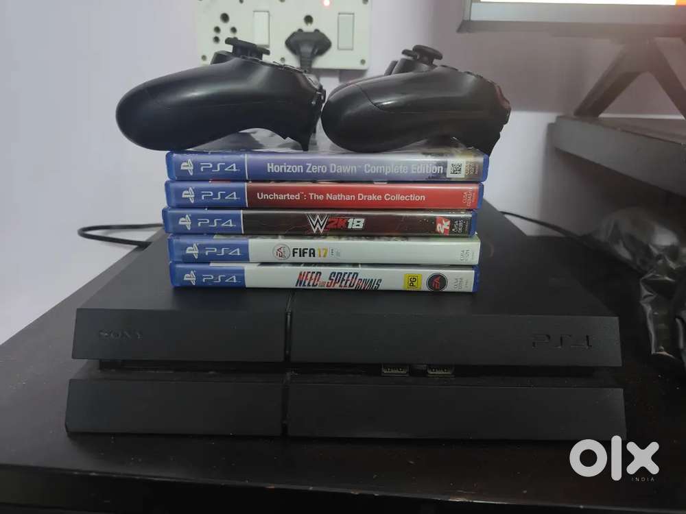 PS4 1 TB in excellent condition