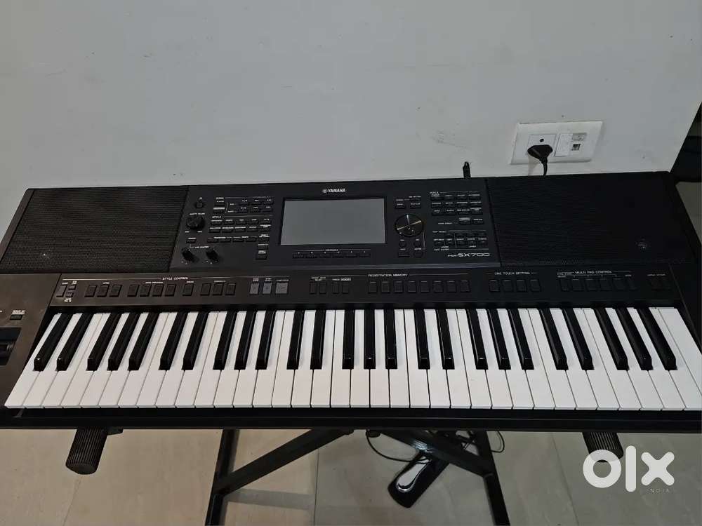 YAMAHA PSR SX700