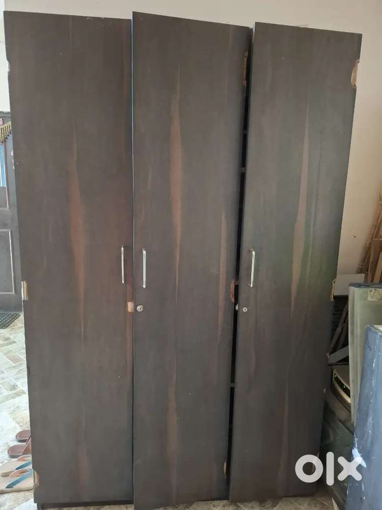 Wooden wardrobe IN good condition
