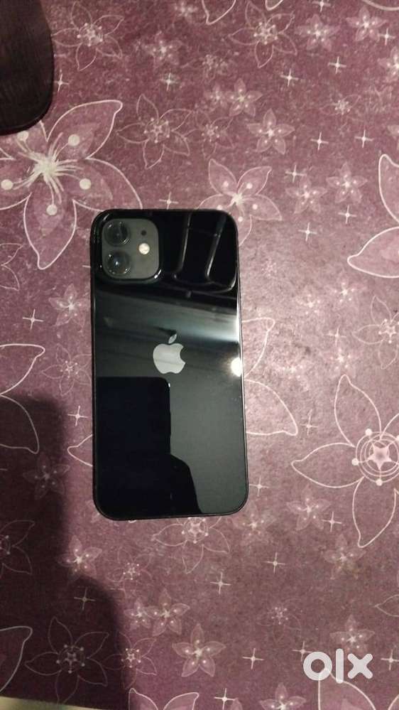 iphone 12 black , 64gb, with charger .2021 model