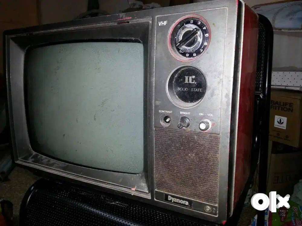 OLD ANTIQUE DYNORA PORTABLE BLACK AND WHITE TV GOOD WORKING AND RUNNI