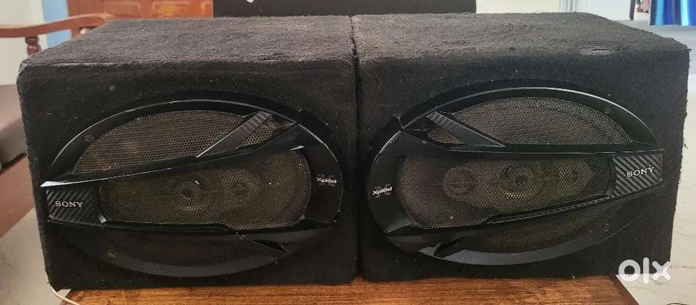 Pair of Sony xplod 650 watt 4 way speaker & hamaan 1500 waat basstube