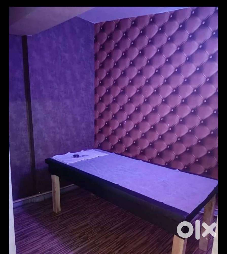 Spa massage therapy ke liye good looking girls females chahiye