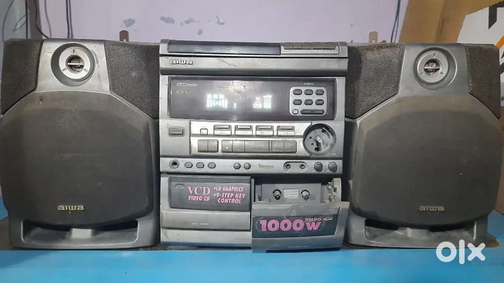 Aiwa Amplifier with speakers