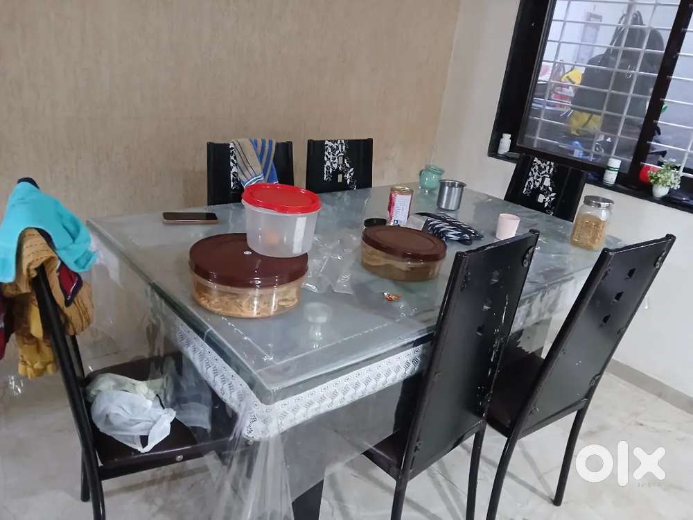 Elegant 6-Seater Glass Dining Table – Modern & Sturdy Design