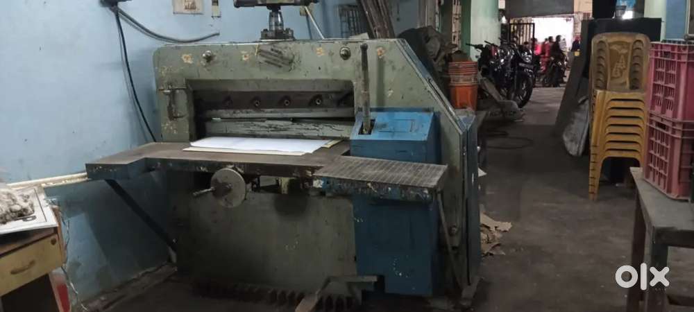 Book binding machine