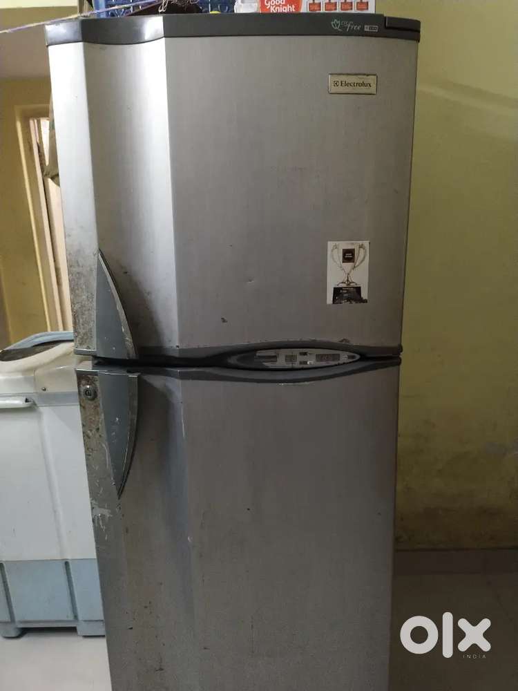 Double door refrigerator