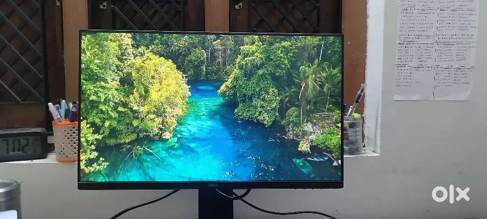 Dell Monitor (p2419h) full HD IPS monitor in excellent condition