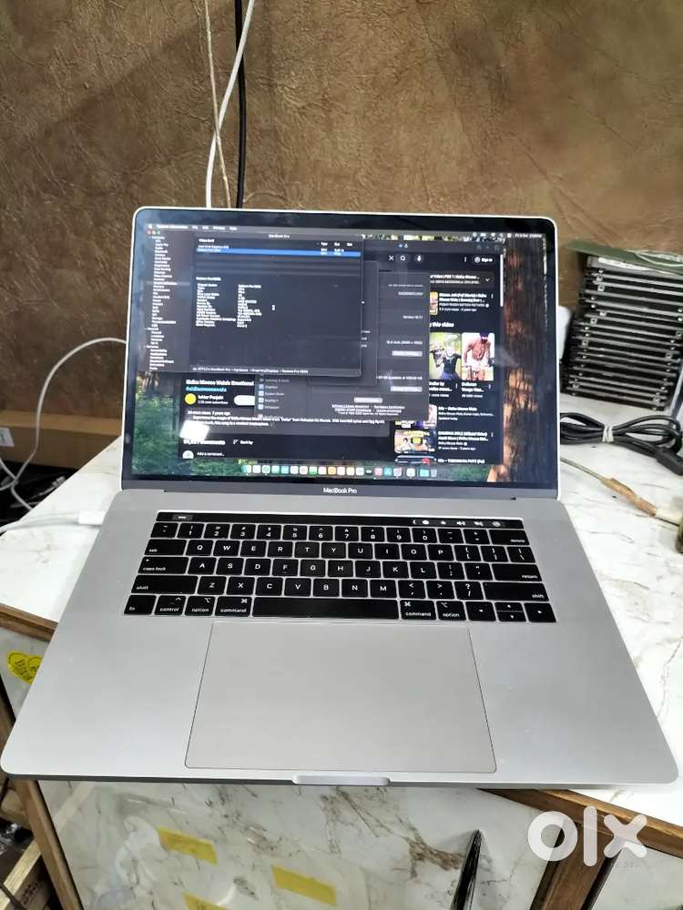 MacBook Pro i9 TouchBar, 32gb RAM, 512 SSD, 4gb graphics