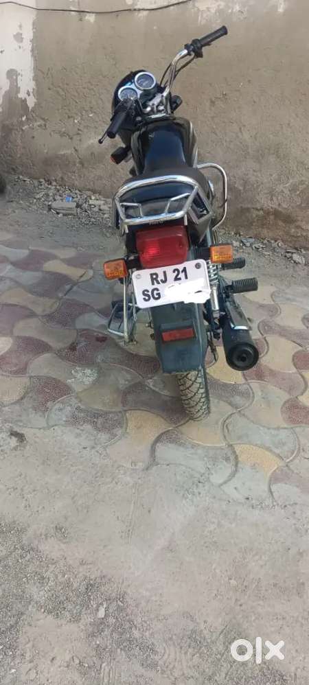 Gadi ekdum saaf condition hai