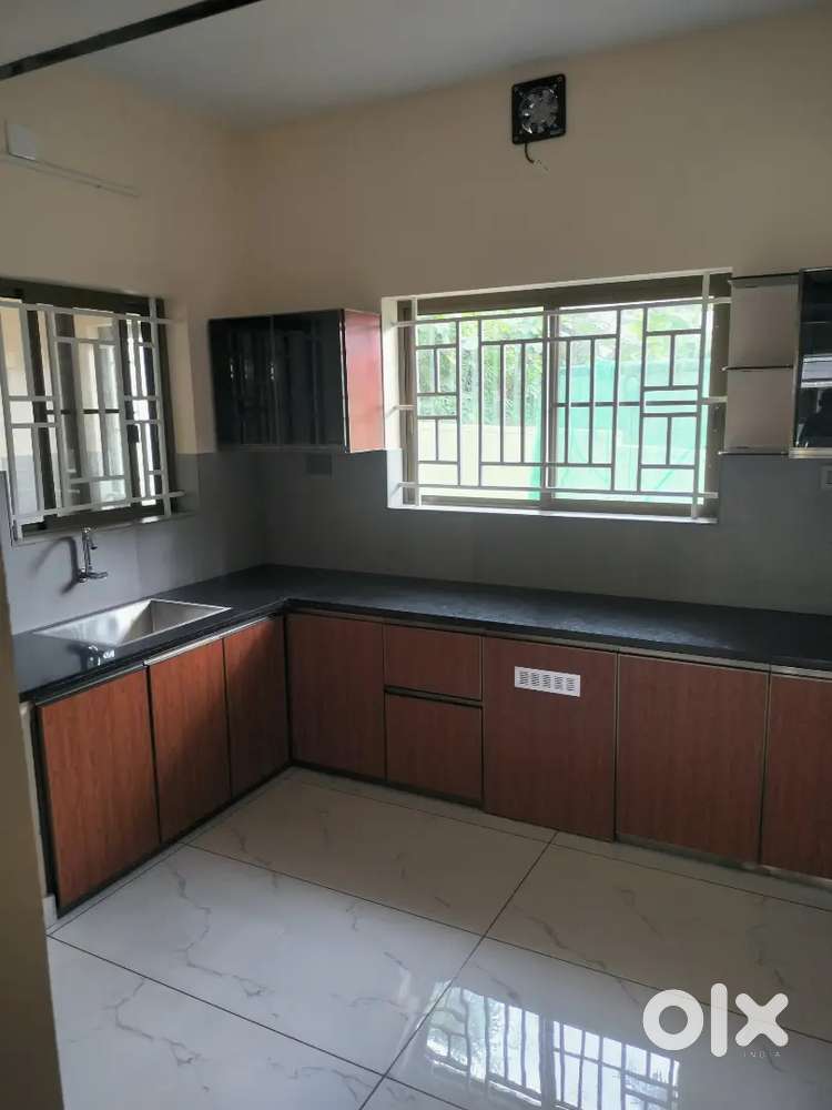 Kakkanad 2bhk semi farnished family