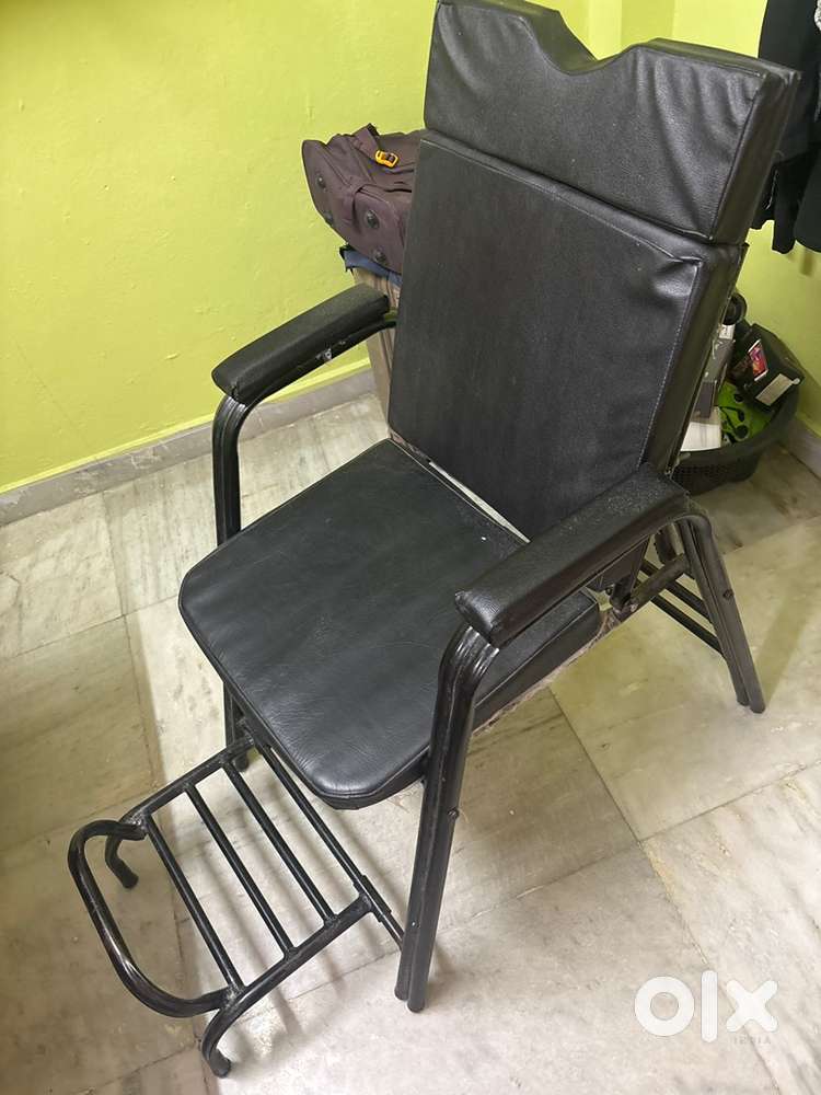 Beauty parlour chair for sale