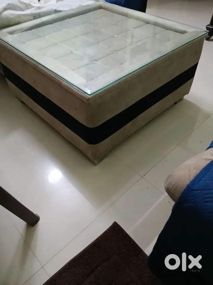 It is a good coffe table in perfect colour contrast. It's size is 3x3