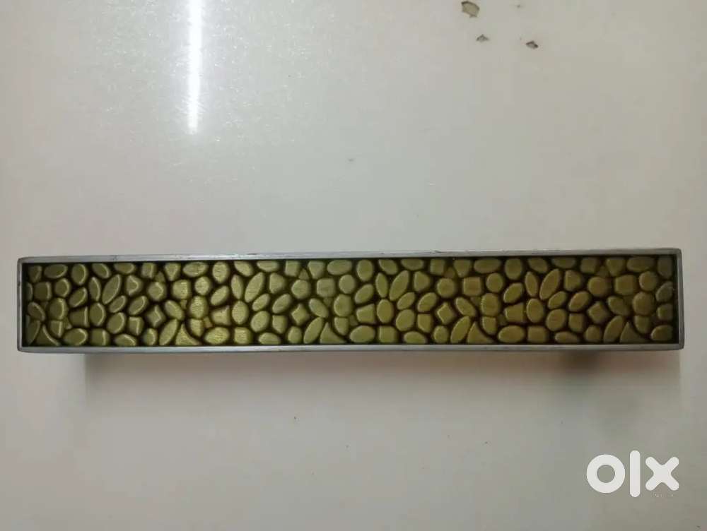 Wardrobe and cupboard handles