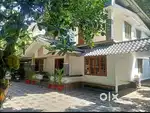 തൊടുപുഴ ടൗണിൽ 10 cent ൽ 5bhk വീട് വിൽപ്പനയ്ക്ക്