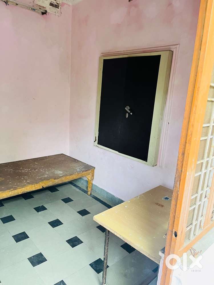 Single rooms are avilable for boys and girls