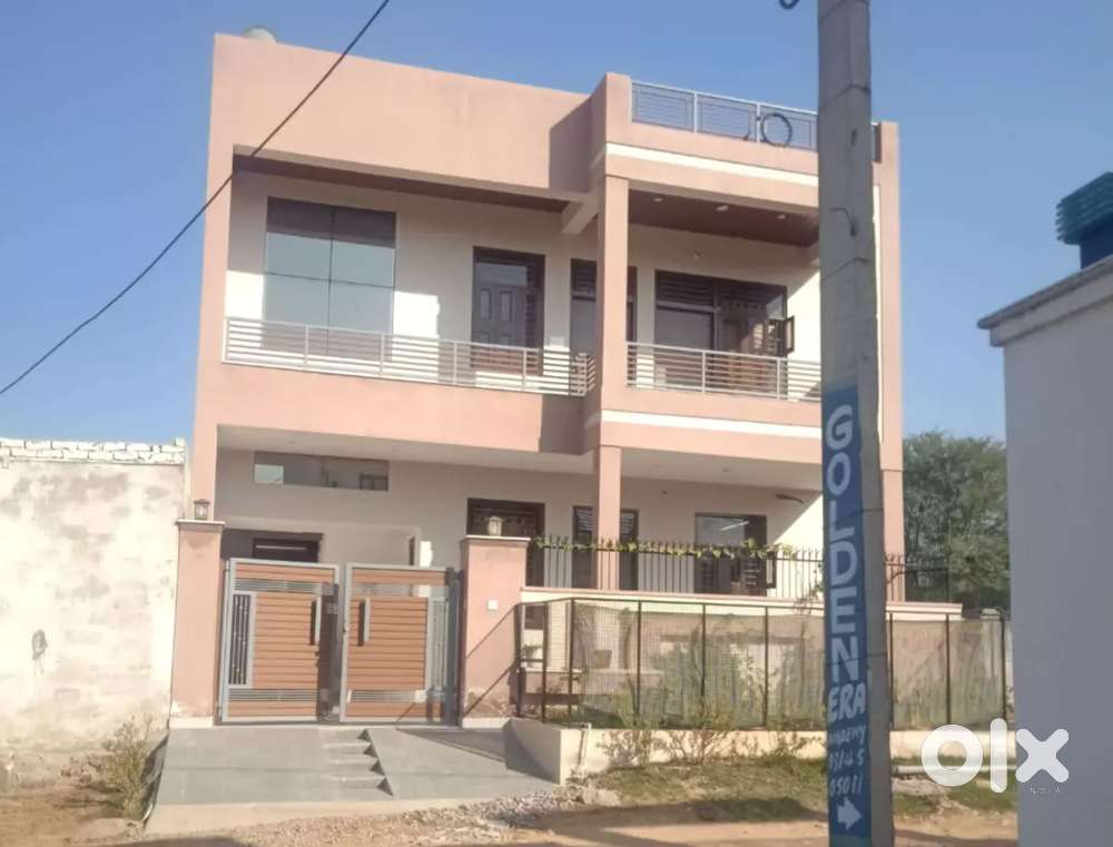 233 sq. yard/gaz house at prime location