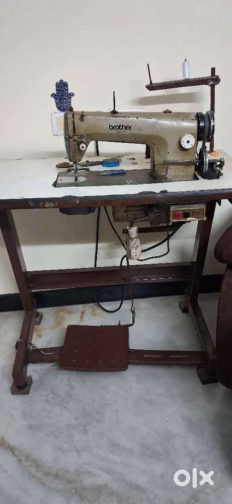 Sewing machine for sale