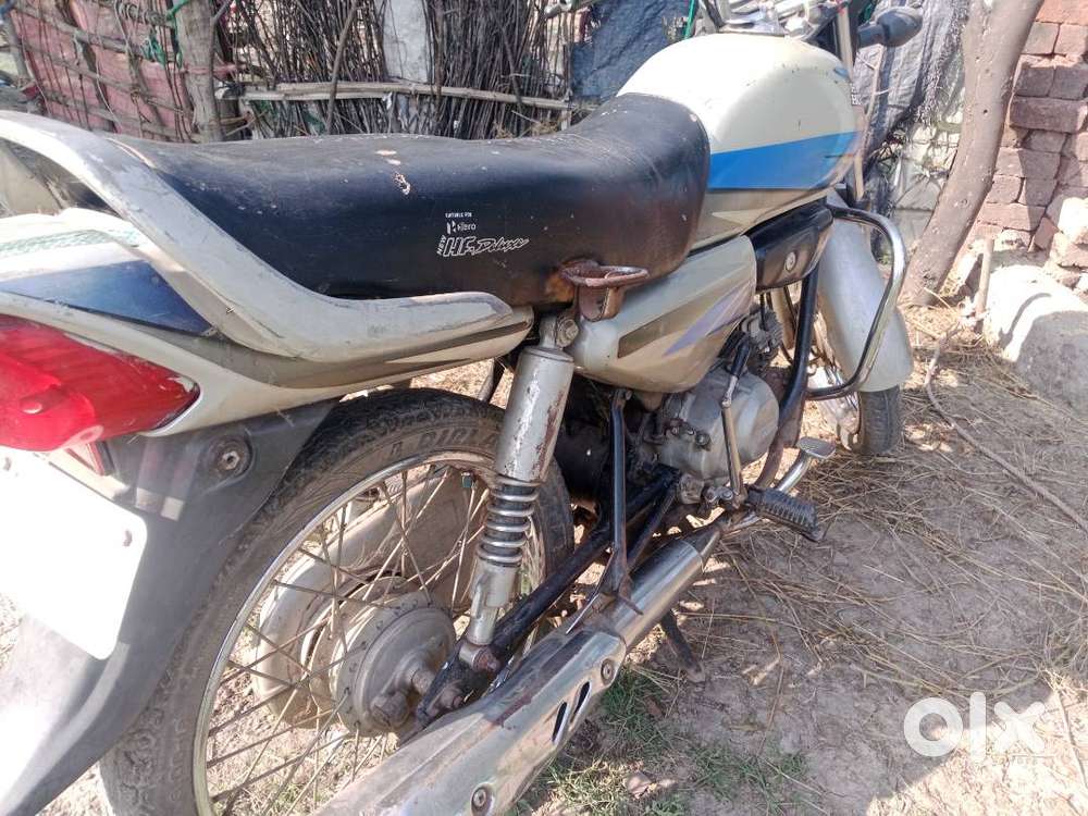 Hamari gadi hai Hero Honda Deluxe