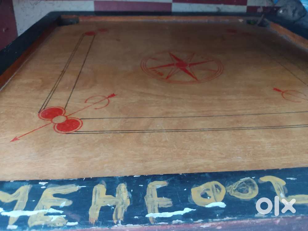 Carrom board