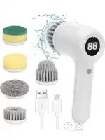 Spinning cleaning brush