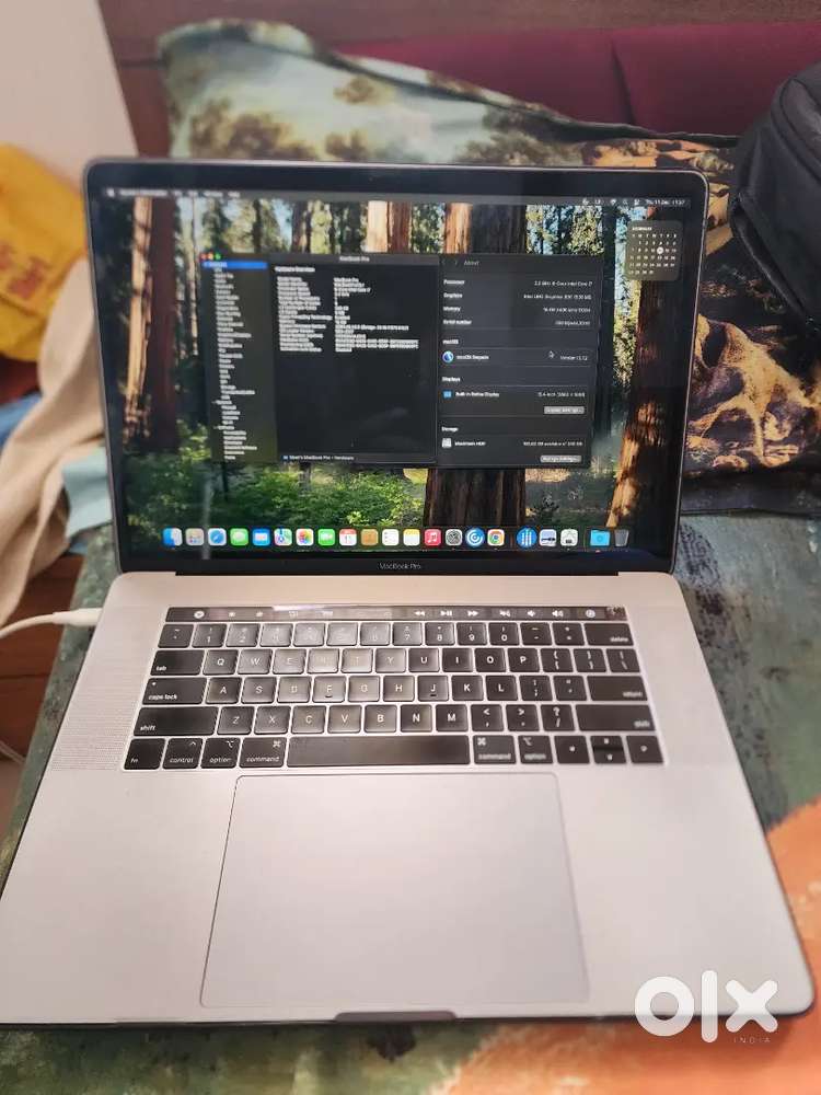 Macbook pro 15.4 inch i7 with graphics card