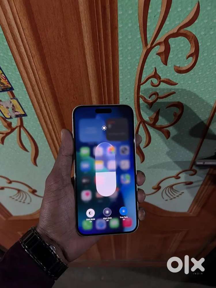 Selling my 4 month old I phone 16 with bill and box available