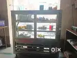 Display counter and deep freezer