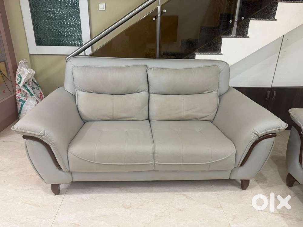 8monts old 3set of sofa