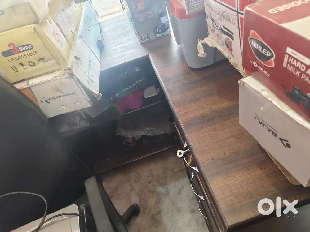 Two wooden table and 4 rack