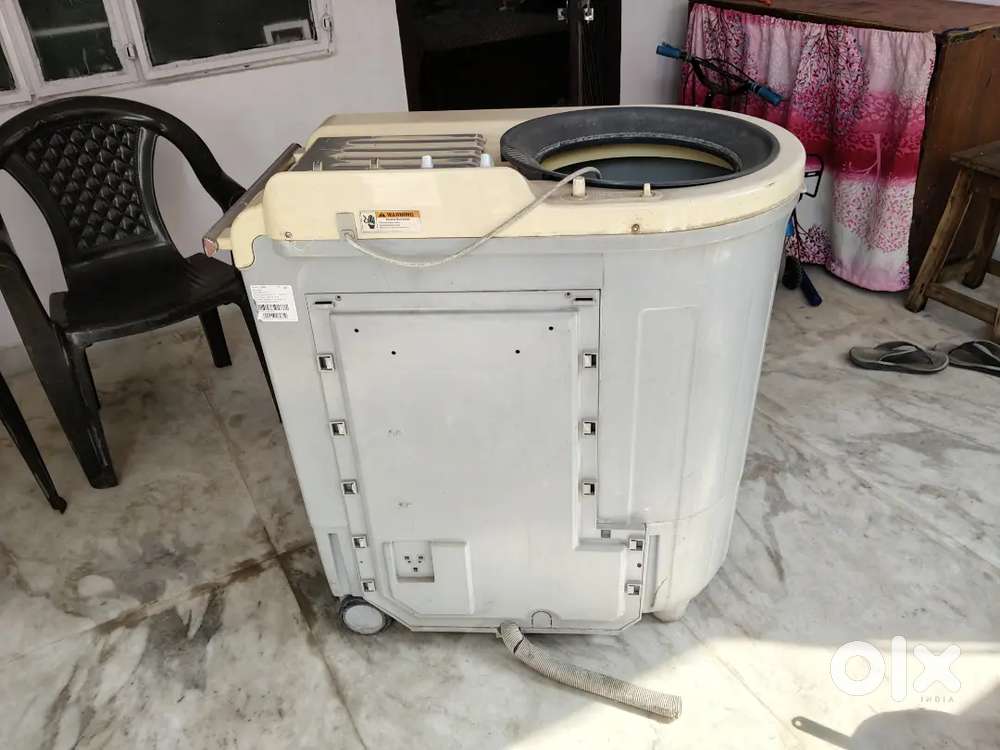 Semi automatic washing machine