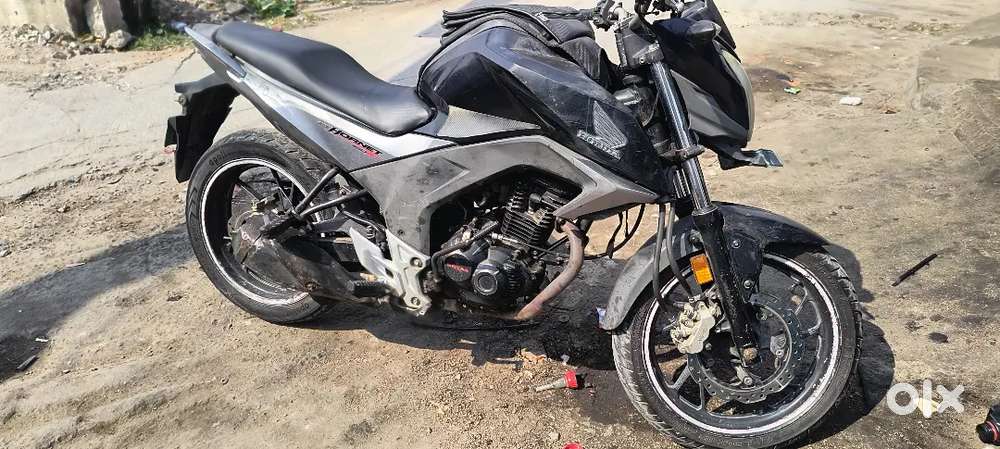 Hornet 160r black colour