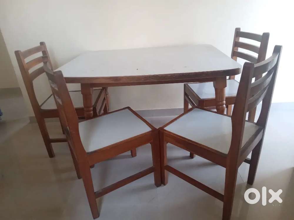 Wooden Sagvan dining table