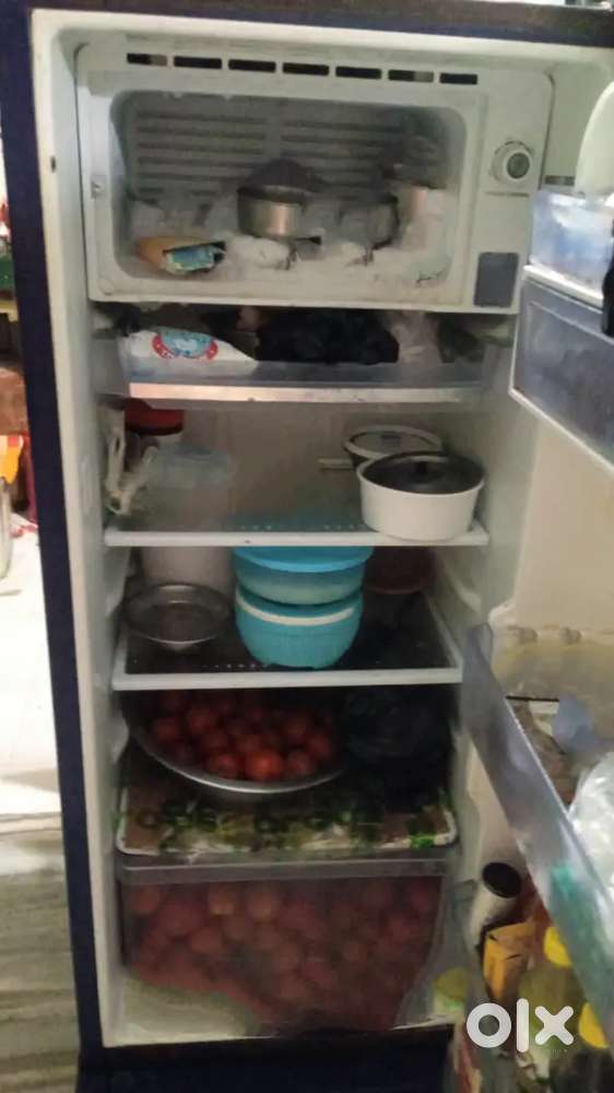Whirlpool fridge working in good condition