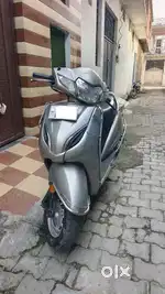 Honda Activa i (110cc) in grey colour